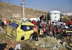 گزارشی میدانی از محل حادثه واژگونی اتوبوس دانشجویان علوم تحقیقات