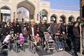 حضور افراد دارای معلولیت در حرم مطهر امام هشتم (ع)