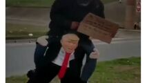 شیوه درآمدزایی جالب با عروسک ترامپ!