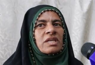 زائری که با دیسک کمر به معجزه آقا خودش را به حرم می‌رساند