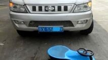 صحنه دردناک زیر گرفتن کودک در حال بازی