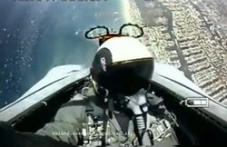 لحظه شکستن دیوار صوتی از نگاه دوربین داخل کاکپیت جنگنده اف ۱۴ تامکت