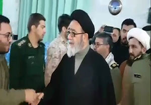 بازدید شبانه نماینده ولی فقیه از روستای زلزله زده ورنکش 