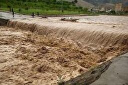 خودروهایی که در پرند اسیر سیلاب شدند 