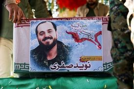 خادمیِ یک شهید مدافع حرم در کفشداری حرم حضرت رقیه‌(س)!