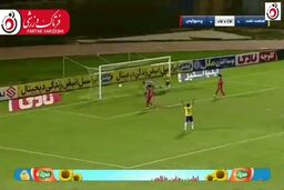  گل اول صنعت نفت به پرسپولیس با گل به خودی عجیب حامد لک 