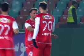 گل پنجم پرسپولیس به هوادار توسط اورونوف