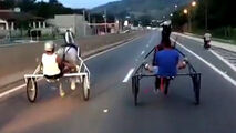حادثه در مسابقه اسب سواری در خیابان!