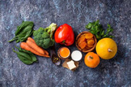  کدام مواد غذایی به پیشگیری و مقابله با کرونا کمک می‌کند؟