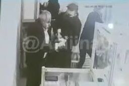 سرقت وحشیانه از طلافروشی و انداختن پیرمرد زیر چرخ‌های کامیون