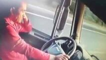 له شدن یک عابر پیاده زیر چرخ‌های تریلی!
