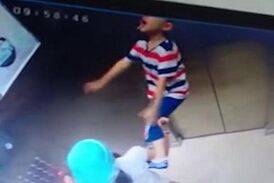 شجاعت خواهری برای نجات جان برادرش + فیلم