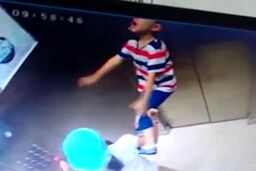 شجاعت خواهری برای نجات جان برادرش + فیلم