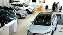 عاقبت آزمایش خودرو در نمایشگاه توسط دختر جوان