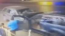 تصادف وحشتناک چند ثانیه بعد از خروج کودک از خودرو 