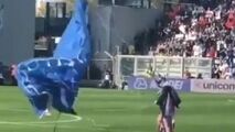 فرود میهمان ناخوانده از آسمان به زمین بازی فوتبال