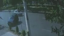 انحراف پراید و برخورد با مغازه در خیابان لاله‌زار