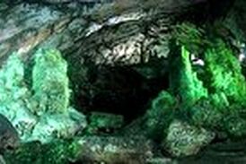 قایق سواری در غار زیبای چین