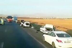 ماجرای ماشین‌های پنچر شده در اتوبان قزوین!