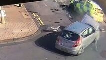 لحظه تصادف شدید خودروی پلیس با چند خودرو!