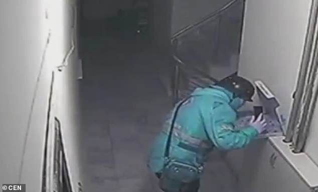 اقدام غیراخلاقی راننده پیک در درب خانه مشتری!