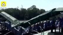 سقوط پل عابر بر اثر وزن زیاد عابران!