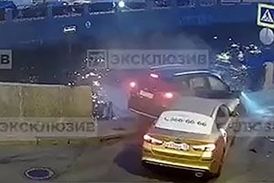 پرت شدن پیرمرد به داخل رودخانه پس از تصادف وحشتناک دو خودرو