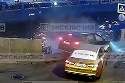 پرت شدن پیرمرد به داخل رودخانه پس از تصادف وحشتناک دو خودرو