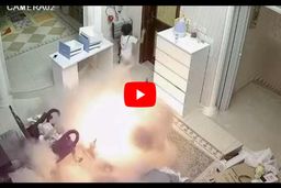 فرار دو کودک  از حادثه انفجار اسکوتر برقی!