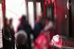 حمله خانواده متوفی به جسد پدر در داخل تابوت! 