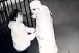 دفاع جانانه مرد جوان  از زن بی دفاع در برابر مرد شیطان صفت