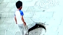 سقوط وحشتناک پسربچه چینی در چاه