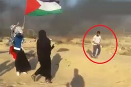 لحظه تکان‌دهنده تیراندازی صهیونیست‌ها به نوجوان ۱۶ ساله فلسطینی!