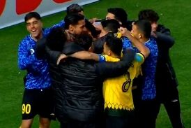گل سوم سپاهان به پرسپولیس توسط زکی پور
