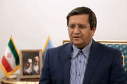 همتی: با کمک روسیه سوئیفت را دور می‌زنیم