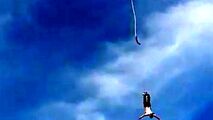 لحظه وحشتناک سقوط مرد پرنده از ارتفاع زیاد!