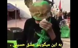 اشک‌های مادر ۹۹ ساله عراقی در مسیر پیاده‌روی اربعین