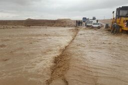 مسدود شدن جاده نیمروز هیرمند بر اثر سیلاب