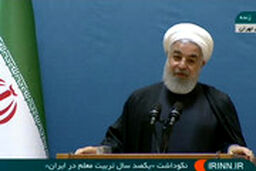 روحانی: چرا دانش‌آموزان ما نمی‌توانند ۲ دقیقه به یک زبان خارجی صحبت کنند؟