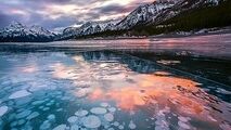 دریاچه ای با میلیون ها حباب یخ زده
