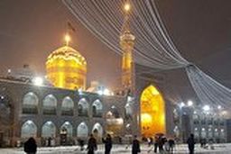 بارش برفی که زیبایی حرم امام رضا(ع) را دو چندان کرد