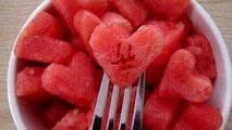 طرز تهیه لقمه هندوانه ژله‌ای مخصوص شب یلدا