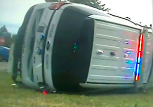 چپ شدن خودروی پلیس حین تعقیب یک سارق