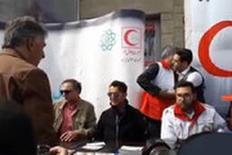 حضور بازیگران در سینما آزادی برای جمع آوری کمک به سیل‌زدگان