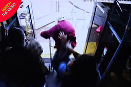 مرگ دردناک پیرمرد آمریکایی پس از پرت شدن از اتوبوس توسط دختر جوان!