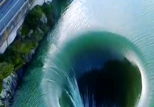 دریاچه‌ای حیرت انگیز در کالیفرنیا 