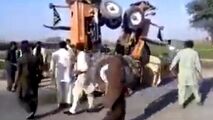تفریح عجیب کشاورزان پاکستانی