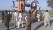 تفریح عجیب کشاورزان پاکستانی