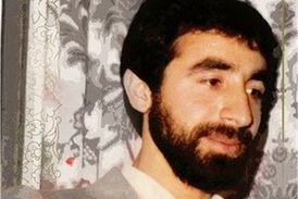 لحظه پیدا شدن پیکر شهید «درستی» با پیراهن مشکی بعد از ۲۷ سال!