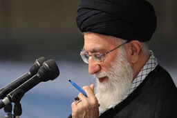 توصیه آیت الله خامنه ای به دولت برای حمایت از زنان کارمند!